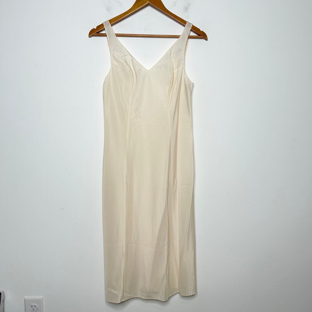 LORD & TAYLOR Vintage Slip Womens Small Wonder Maid Fine Lingerie Union Label
